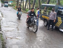 ANTISIPASI BENCANA BANJIR, PATROLI POLSEK SEI BINGAI CEK DEBIT AIR SUNGAI
