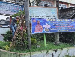 POLRES BINJAI DAN POLSEK JAJARAN LAKUKAN PEMASANGAN SPANDUK IMBAUAN TERTIB BERLALU LINTAS KEPADA MASYARAKAT DALAM RANGKA OPERASI LILIN TOBA-2022