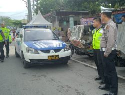 SAT LANTAS POLRES BINJAI ATUR LALU LINTAS SORE HARI DI TITIK RAWAN