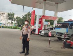 PASTIKAN STOK BBM AMAN JELANG NATARU, UNIT PATROLI POLSEK BINJAI BARAT PATROLI KE SPBU