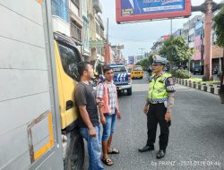 Rutinitas Sat lantas Polres Binjai melaksanakan patroli guna antisipasi kemacetan serta KRYD dan memberi himbuan kepada warga agar tetap menjaga prokes