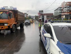 Sat lantas Polres Binjai laksanakan patroli guna antisipasi kemacetan serta KRYD serta memberi himbuan kepada warga agar tetap menjaga prokes