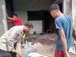 BHABINKAMTIBMAS DESA PASAR 6 KW. MENCIRIM TURUT SERTA GOTONG ROYONG BANTU WARGA MEMBANGUN KIOS