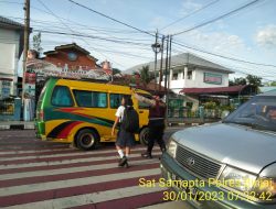 Sat Samapta Polres Binjai laksanakan Giat pos padat pagi memantau arus lalin cegah terjadinya gangguan Kamtibcarlantas
