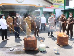 KAPOLRES BINJAI HADIRI PEMUSNAHAN BARANG BUKTI DI KEJAKSAAN NEGERI KOTA BINJAI