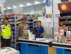 Polsek Binjai Barat memberikan masker gratis dan beri himbauan tetap menjaga protokol kesehatan