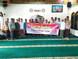 USAI SHALAT JUMAT BERJAMAAH, KAPOLSEK BINJAI TIMUR GELAR KEGIATAN JUMAT CURHAT DI MASJID NURUL IMAN