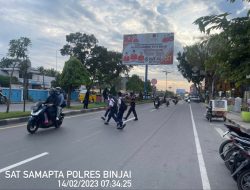 Unit Sat Samapta Polres Binjai melaksanakan pos padat pagi hari guna memantau arus lalin cegah terjadinya gangguan Kamtibcarlantas
