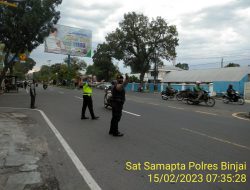 Polres Binjai Unit Sat Samapta melaksanakan pos padat pagi hari guna memantau arus lalu lintas cegah terjadinya gangguan Kamtibcarlantas
