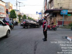 Unit Sat Samapta Polres Binjai melaksanakan pos padat pagi hari guna memantau arus lalin cegah terjadinya gangguan Kamtibcarlantas
