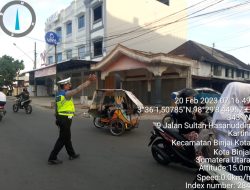Polres Binjai Satuan Lalin melaksanakan pos padat pagi hari guna memantau arus lalu lintas cegah terjadinya gangguan Kamtibcarlantas