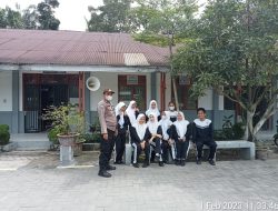 SAMBANGI SEKOLAH, BHABINKAMTIBMAS KELURAHAN NANGKA BERI HIMBAUAN KEPADA SISWA SISWI