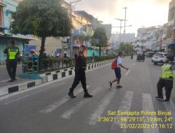 Polres Binjai Satuan Samapta melaksanakan pos padat pada pagi hari guna memantau arus lalu lintas cegah terjadinya gangguan Kamtibcarlantas