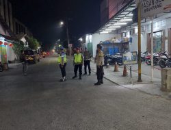 POLSEK BINJAI BARAT GELAR PERSONIL TINGKATKAN KEAMANAN PADA MALAM HARI