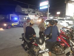 DIALOGIS DENGAN PENGENDARA MOTOR, POLSEK SELESAI SAMPAIKAN HIMBAUAN