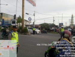 POLSEK BINJAI TIMUR BERSAMA SATLANTAS POLRES BINJAI BERSINERGI TUNTASKAN KEMACETAN