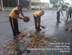 AIPTU S.SIGALINGGING TURUT SERTA MEMBERSIHKAN MASJID AGUNG KOTA BINJAI
