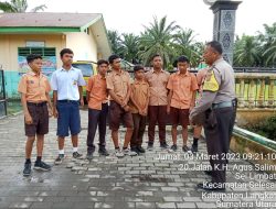 AIPTU M. NURDIN SAMPAIKAN PESAN KAMTIBMAS KEPADA SISWA SEKOLAH DI DESA BINAAN