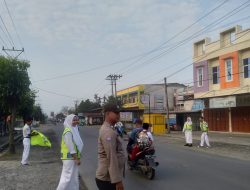 AIPTU SUPERI BERSAMA PERANGKAT SISWA, TERTIBKAN LALULINTAS DIDEPAN YAYASAN ESA PRAKARSA