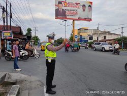 WUJUDKAN LALULINTAS YANG TERTIB DAN KONDUSIF DI PAGI HARI, SATLANTAS POLRES BINJAI TURUNKAN PERSONIL PADA TITIK RAWAN KEMACETAN