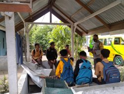 BHABINKAMTIBMAS DESA TANDEM HULU 1 BERIKAN HIMBAUAN KEPADA PELAJAR AGAR TIDAK TERLIBAT DENGAN KELOMPOK GENG MOTOR DAN PENYALAHGUNAAN NARKOBA