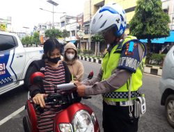 PENINDAKAN BERUPA TEGURAN SECARA HUMANIS KEPADA MASYARAKAT YANG MELANGGAR PERATURAN LALU LINTAS OLEH SATGAS GAKKUM #OPSKESELAMATANTOBA2023