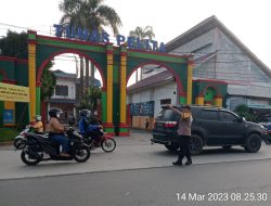 AIPTU JULIANTO LAKSANAKAN POS PADAT LALIN PAGI ANTISIPASI GANGGUAN KAMSELTIBCARLANTAS