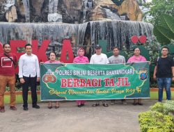 POLRES BINJAI BESERTA BHAYANGKARI BERBAGI TAKJIL DI BULAN SUCI RAMADHAN 1444 H