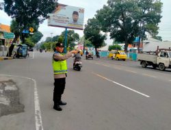 Lancarkan Arus Lalin, Serta Jaga Sitkamtibmas Polsek Binjai Timur Laksanakan Strong Point