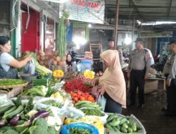PATROLI POLSEK BINJAI UTARA SAMBANGI PEDAGANG PASAR TRADISONAL