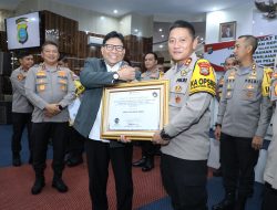 KAPOLRES BINJAI TERIMA PIAGAM PENGANUGRAHAN PREDIKAT KEPATUHAN DALAM PELAYANAN PUBLIK DARI OMBUDSMAN RI