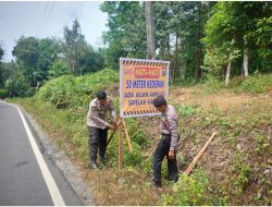 Polsek Sei Bingai Pantau Jalur Alternatif, Pasang Spanduk Peringatan di Jalan Amblas