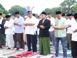 Forkopimda Kota Binjai Melaksanakan Sholat Idhul Fitri 1445 H Di Lapangan Merdeka Binjai