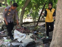 Personel Polres Binjai dan Jajaran Gotong Royong bersihkan sampah akibat Banjir