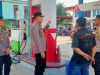 Kapolres Binjai Cek Langsung Lokasi SPBU Serta Bagikan Air Mineral Kepada Masyarakat Yang Sedang Antri BBM
