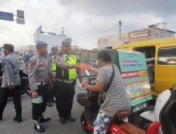 Personil Polres Binjai Berbagi Takjil di Bulan Suci Ramadhan 1447 Hijriah