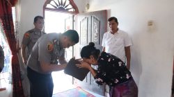 KAPOLRES BINJAI BESERTA ROMBONGAN BERIKAN PENGHORMATAN TERAKHIR KEPADA ALMARHUM AIPDA PERSADANTA GUNAWAN SINGARIMBUN